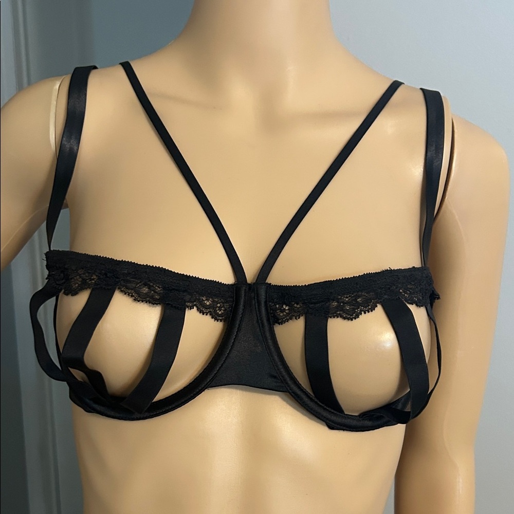 Victoria's Secret Black Strappy Open-Cup Lace Bra